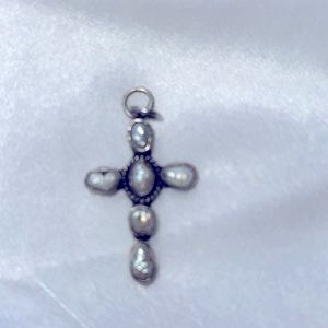 - 925 and sea pearl cross pendant